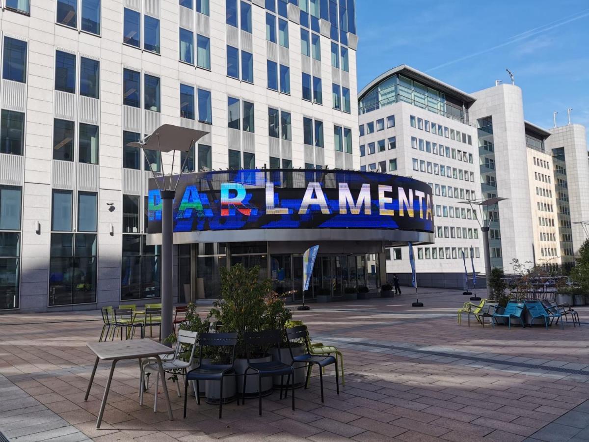 Design Europarlament Apartment With Private Terrace Брюксел Екстериор снимка